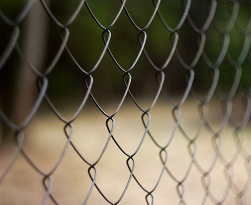 Забор из сетки рабицы